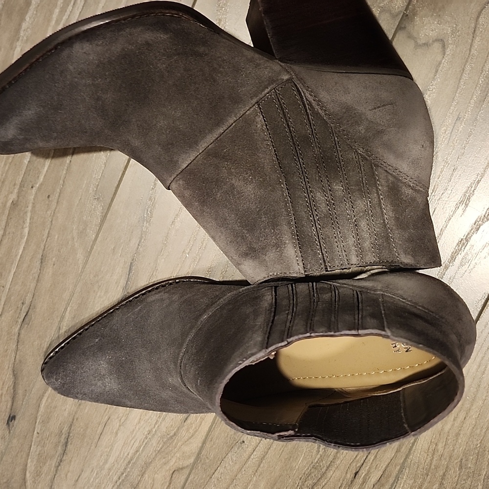 NWOT Johnston & Murphy Charcoal Suede Ankle Booties